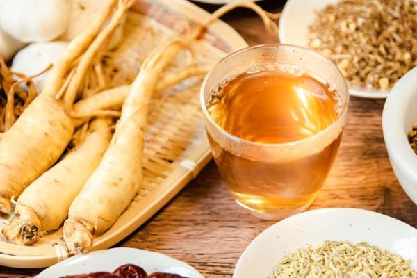 Tubercules : définition et exemples - Le ginseng, un tubercule racinaire largement utilisé en médecine