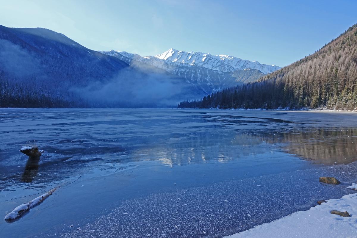 Les 10 plus grands lacs du monde Quel est le plus grand lac du monde