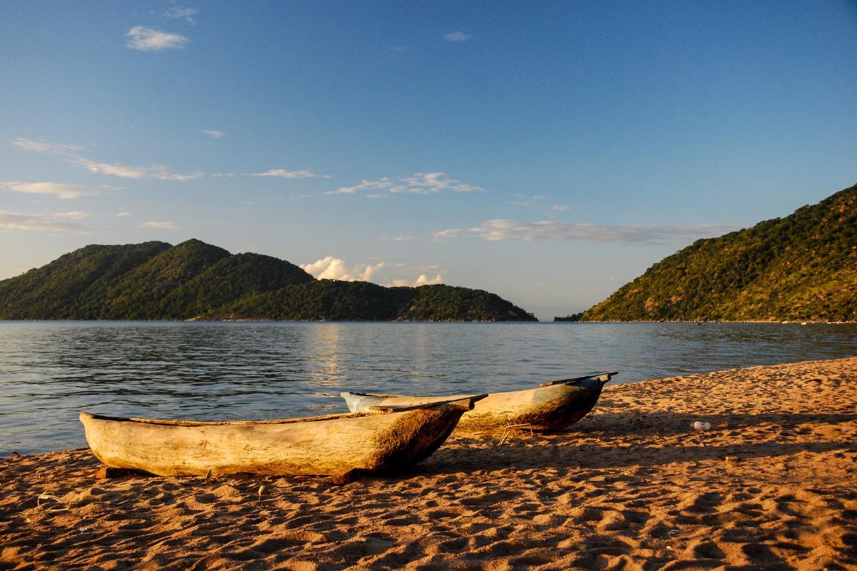 Les 10 plus grands lacs du monde Quel est le plus grand lac du monde