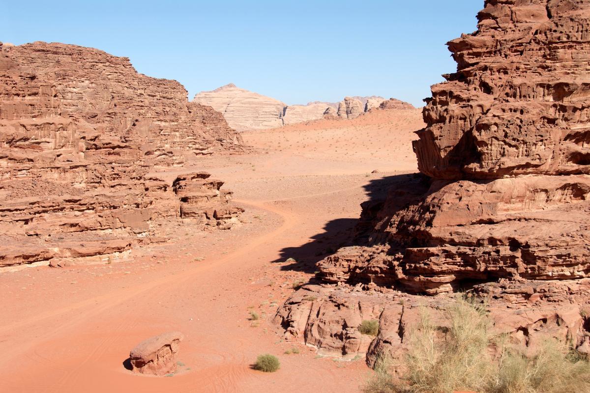 Oued ou ouadi : Définition, formation et différence avec un canyon